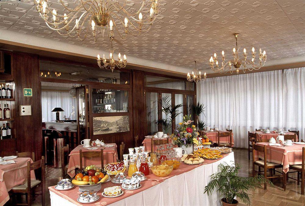 Hotel Rigel Lido di Venezia Restoran foto